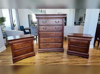 Solid Wood 3-Piece Bedroom Set - 5-Drawer Tall Dresser & 2 Matching Nightstands