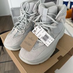 YEEZY DSRT boots BRAND NEW 