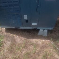 Used 4 Ton  HEAT PUMP Package Unit GOODMAN R410A FREON 