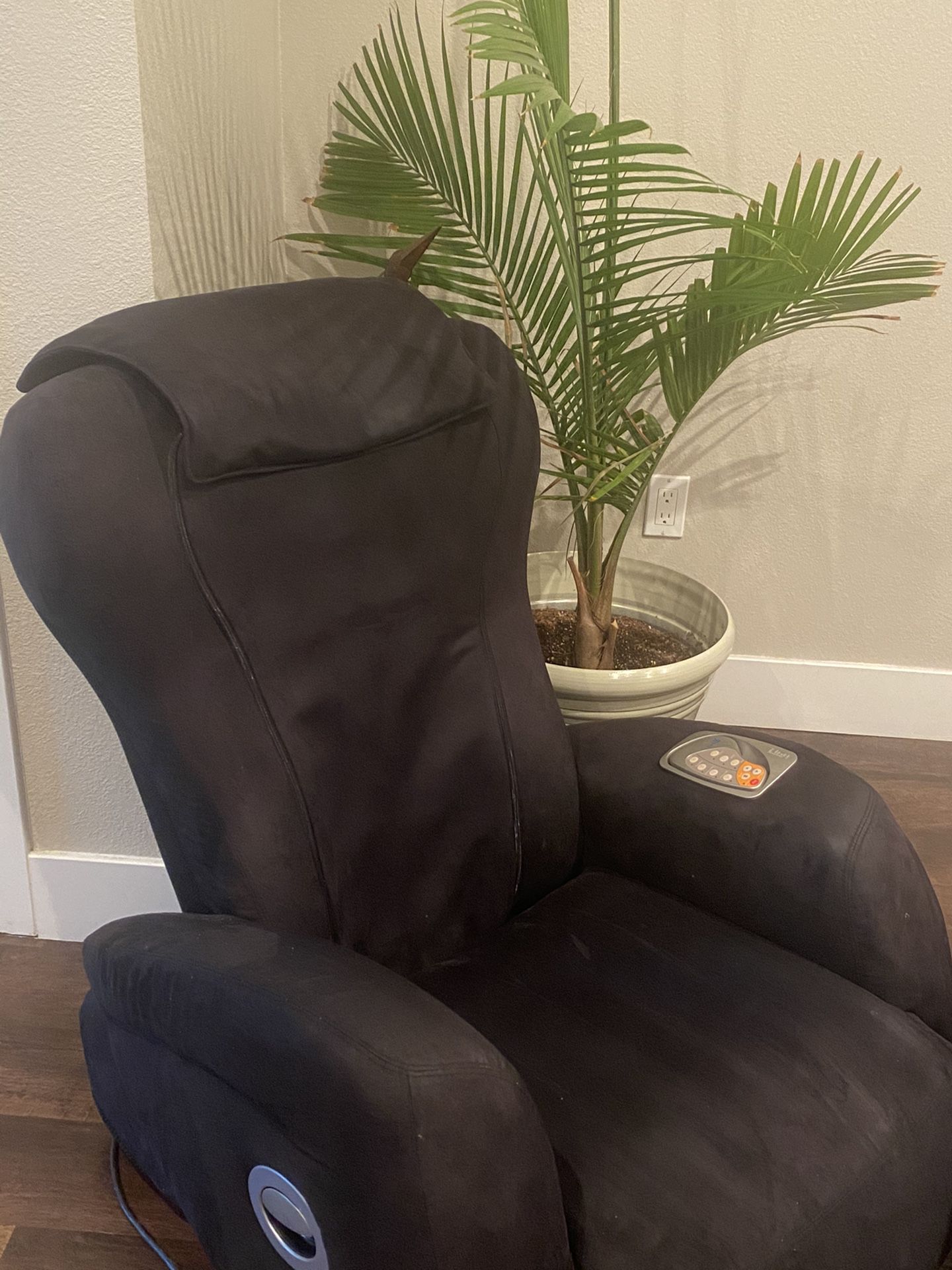 I Joy massage chair with ottoman