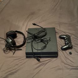 PS4 !! Comes with A10 ASTRO HEADPHONES 1 PS4 CONTROLLER