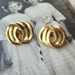 Vtg TRIFARI Gold Tone Signed Knot Clip On Earrings