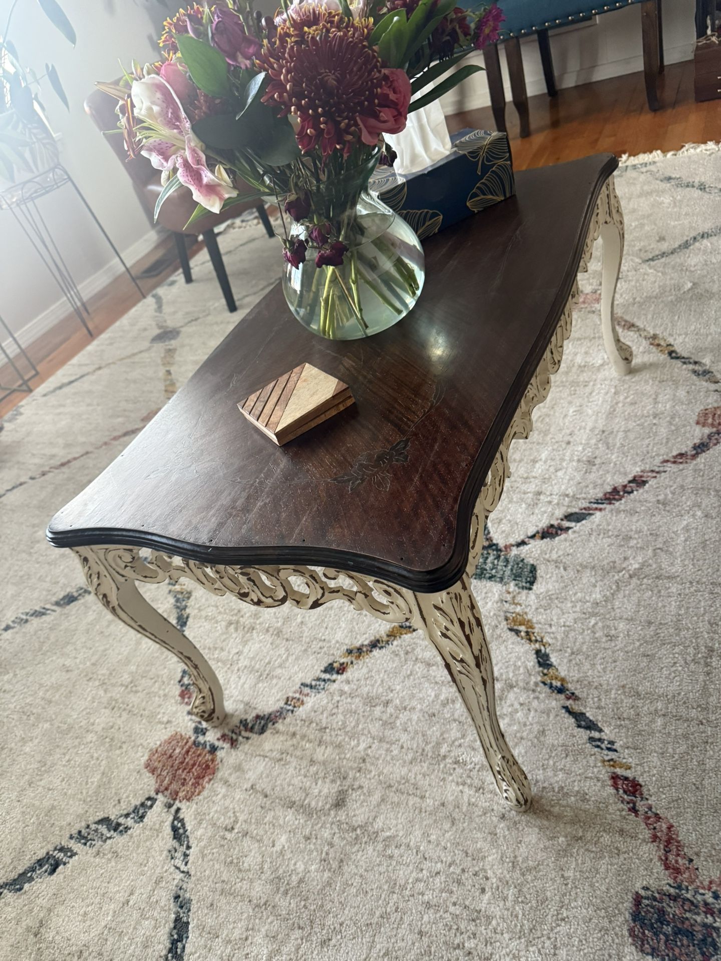 De stressed Coffee Table