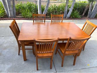 Dinner table /chairs