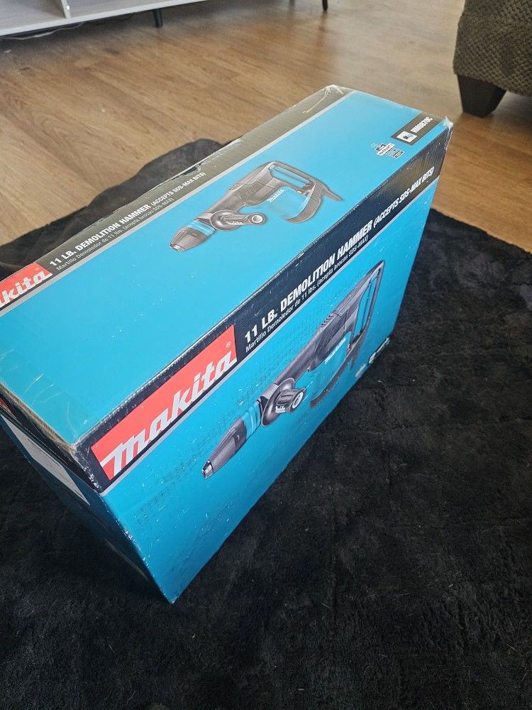 Makita 11lb Demolition Hammer