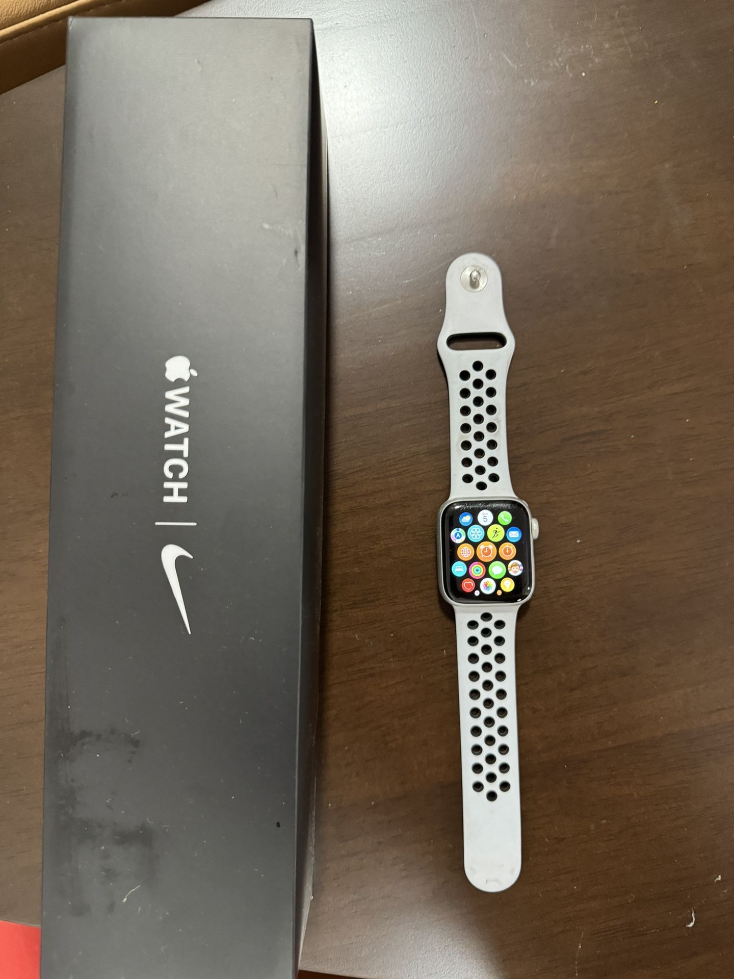 Apple Watch (series 5) 40mm