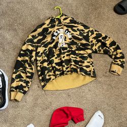 BAPE HOODIE (CROPPED)