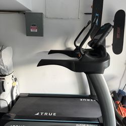 TRUE Alpine Runner Treadmill – Commercial Slat Belt