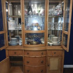 China cabinet ( nothing included inside )