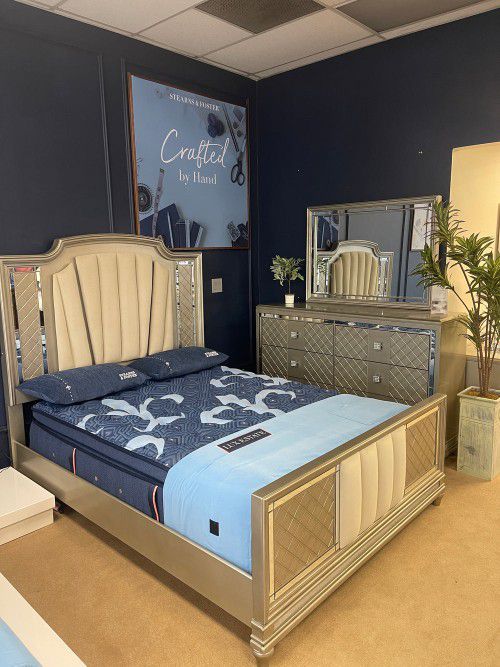 Chevanna Platinum Queen Upholstered Panel Bedroom Sets👉 Ashley Collection👉 Online Shopping👉 Delivery 👉Financing👉Brand New 
