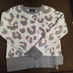 New Women Sweater. Size Medium