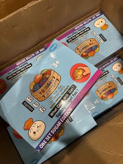 tengo squishy Dumpling tres dólares cada uno o tengo a $25 la caja con 12 piezas para que los revendas