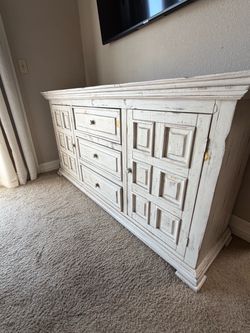 King bed and matching dresser