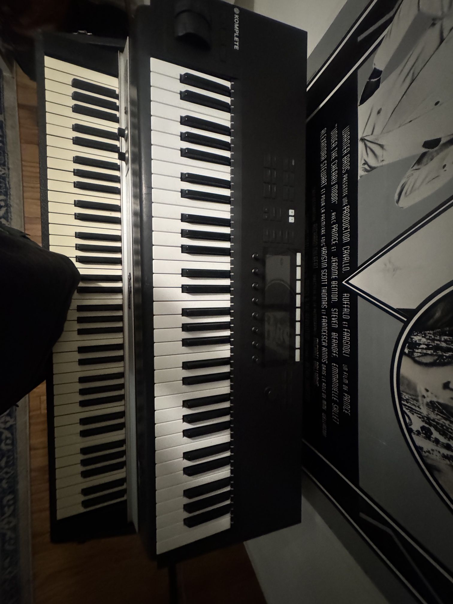 Komplete s61 Midi Controller 