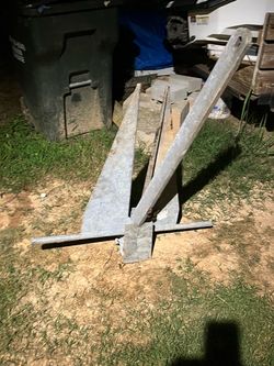 Huge boat anchor probably weighs 100 pounds