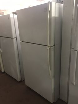 Apartment sizes refrigerator w/ice make — se habla español