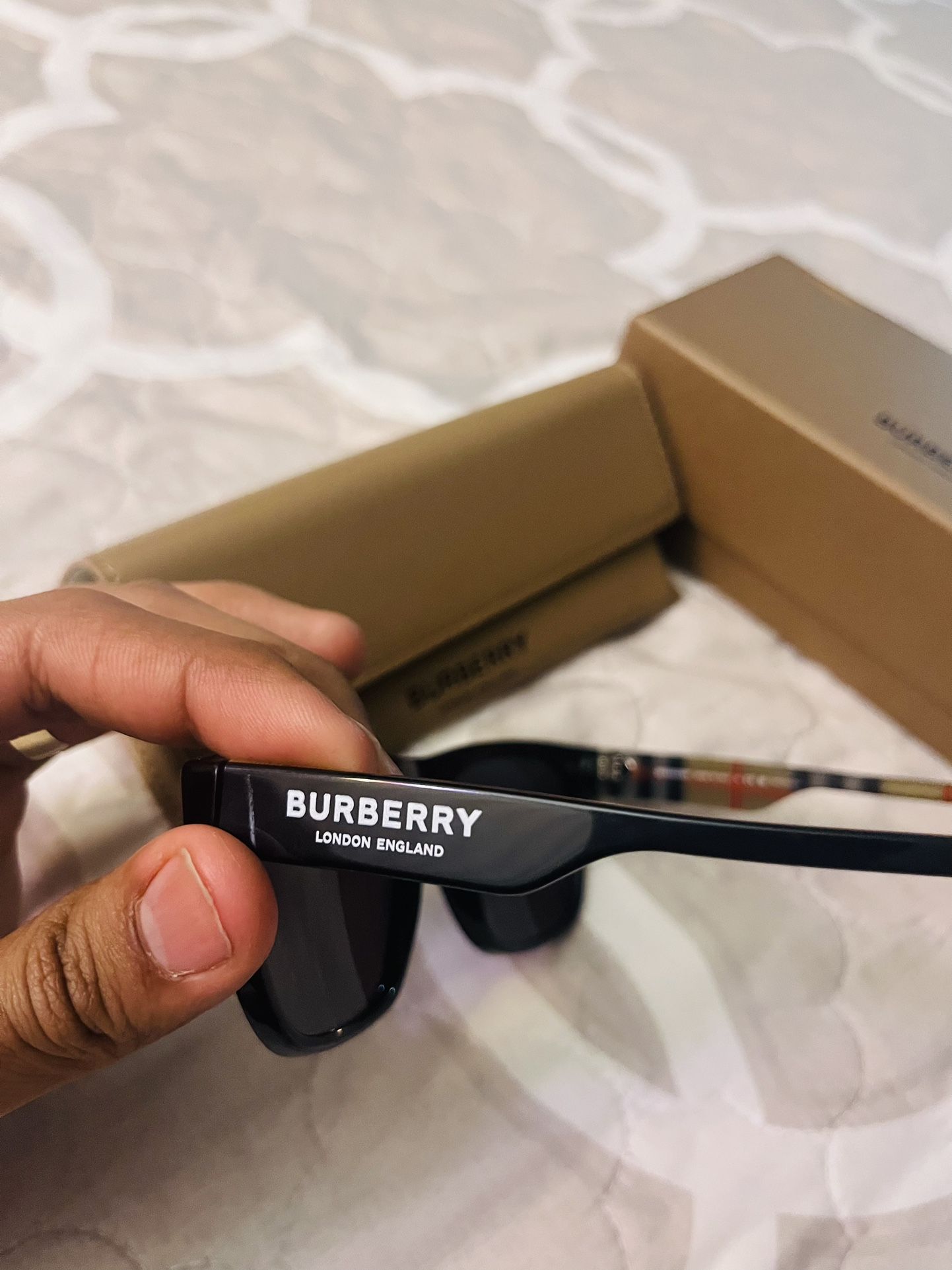 Burberry BE4293 Black/Grey Polarized Lens Unisex Sunglasses BRAND NEW