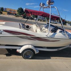 2002 Yamaha Boat
