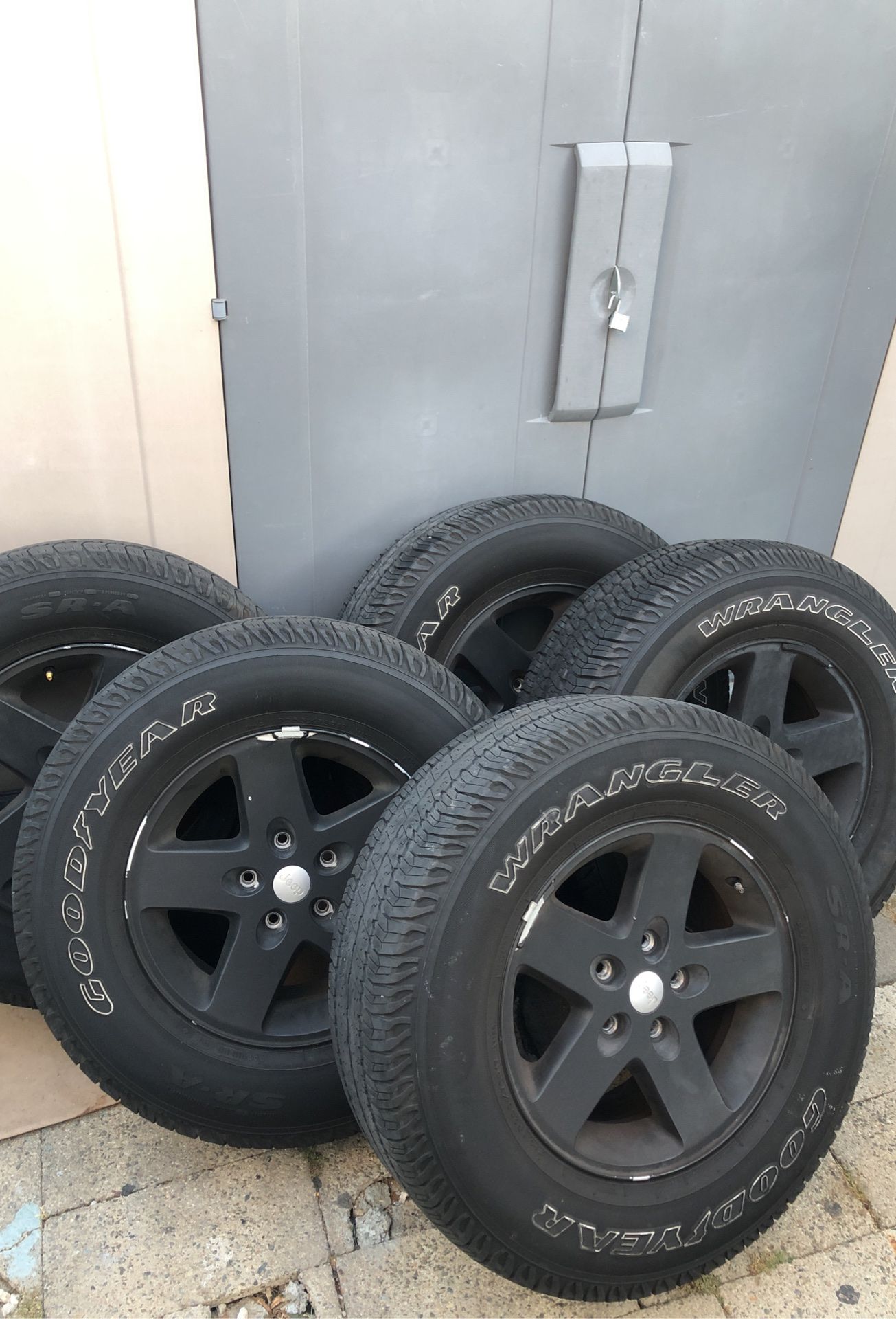 Jeep Wrangler Goodyear 5 tires/rims used and 1 new tire