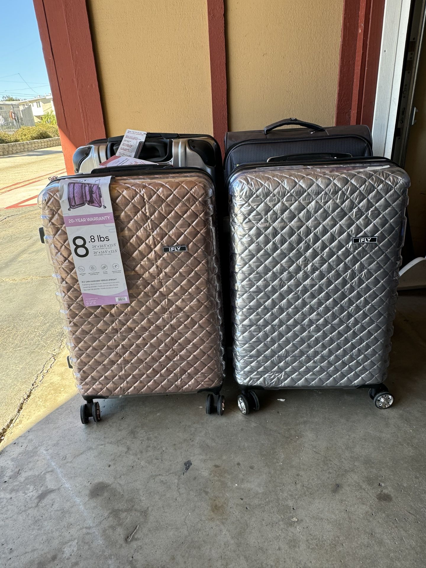 IFLY Hardside Spectre Versus Clear Luggage 28 Checked Luggage, Silver 