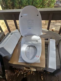 White Electric Bidet Toilet Seat