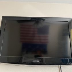 32” Samsung LCD flat TV with wall mount