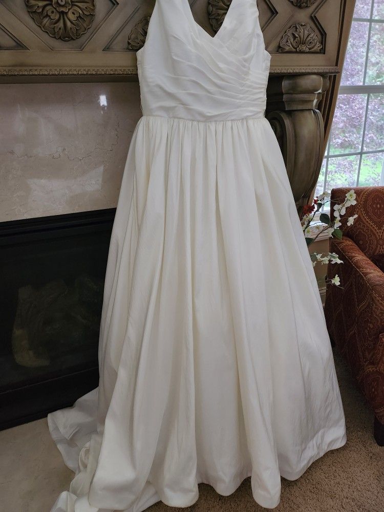 CLASSIC BALL GOWN WEDDING DRESS ( SIZE XL)