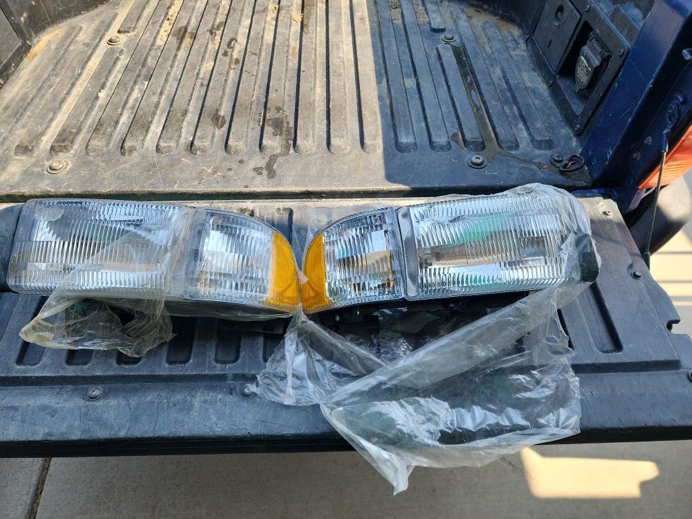 Dodge Ram front headlights from 1995 to 2000