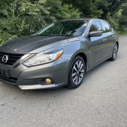 2017 Grey Nissan Altima 4Dr Sedan ! 