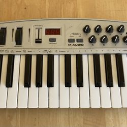 M-Audio Oxygen 8 Keyboard USB And 5 Pin MIDI Connectors