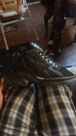 balenciaga runners black