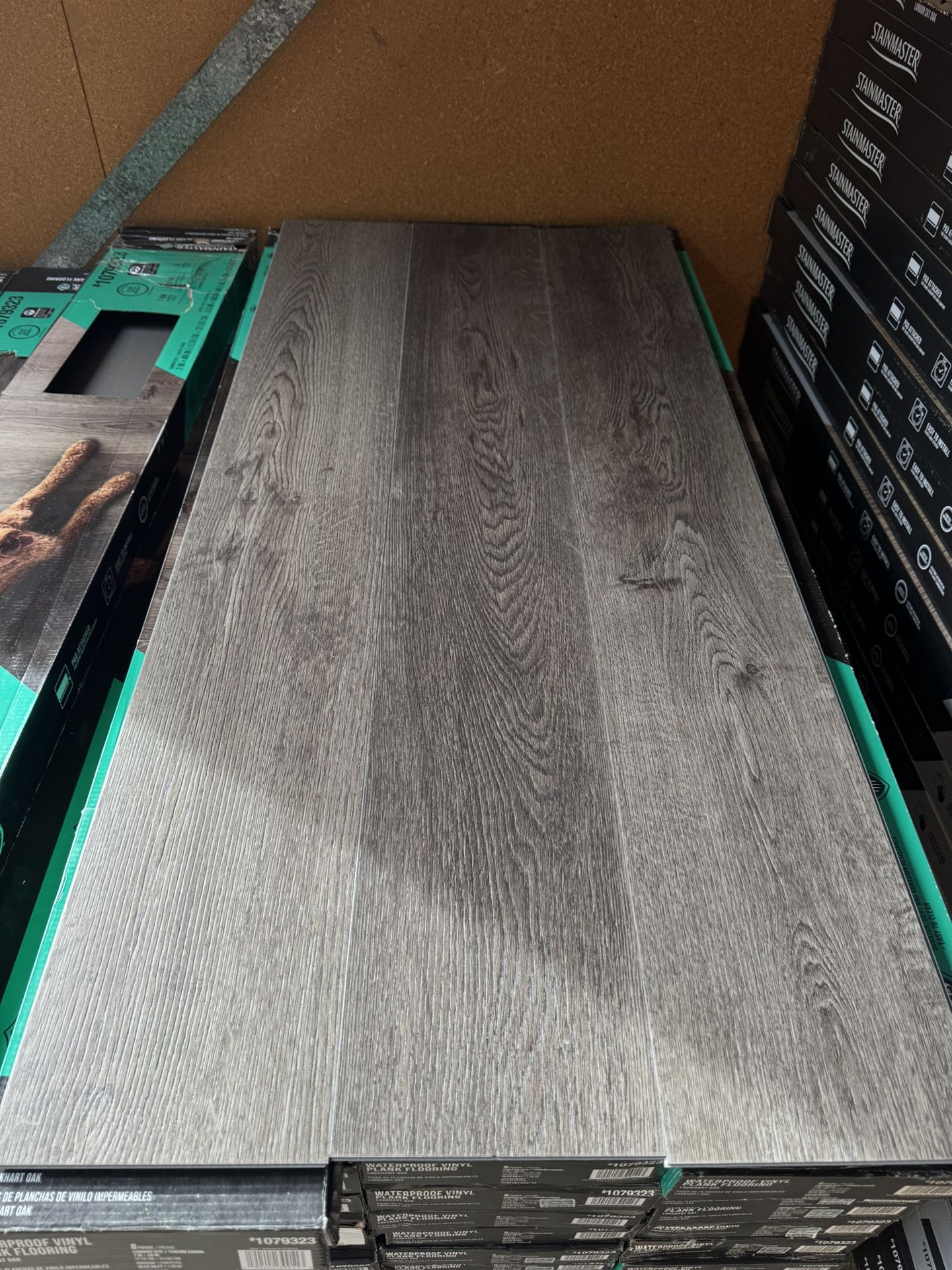 STAINMASTER PetProtect Lockhart Oak 20-mil x 7-in W x 48-in L Waterproof Luxury Vinyl Plank Flooring ( 19.22-sq ft Carton )