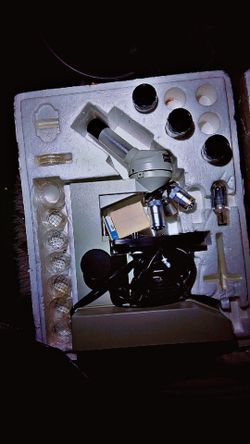 🔬 Vintage High-School/Laboratory Microscope ✨