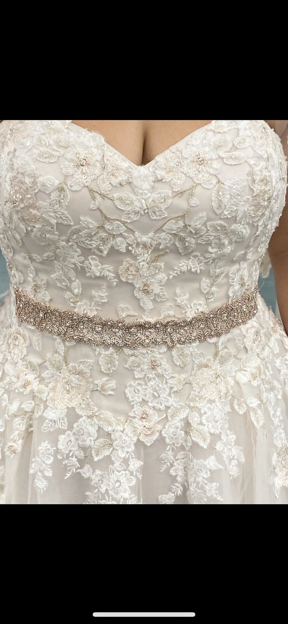 David’s Bridal Wedding Dress Style #V3902