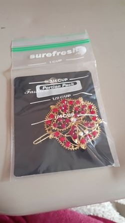 Red ♥️ hair clip $1