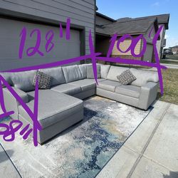 Couch/sectional/sofa/sala