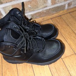Like New Boys size 3 black Nike Manoa high tops boots sneakers p/u Jamison PA 