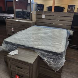 New 4-Piece Queen Bedroom Set Queen Bed Frame Dresser Mirror And Night Stand