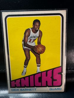 1972 Topps basketball card #52 featuring Dick Barnett of the New York Knicks.
