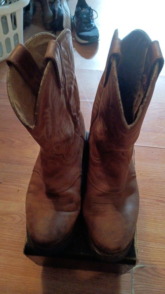 ARIAT - brown leather laceless cowboy boots