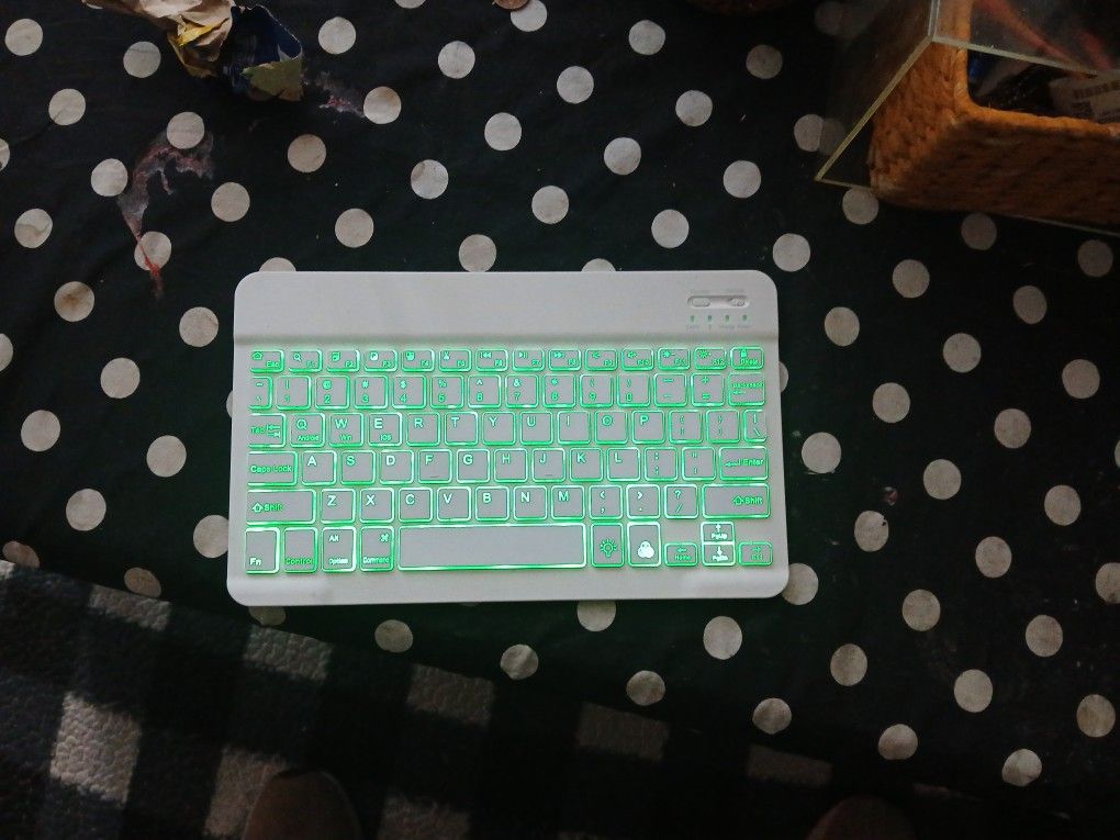Mini Ultra-portable Bluetooth Smartphone Keyboard