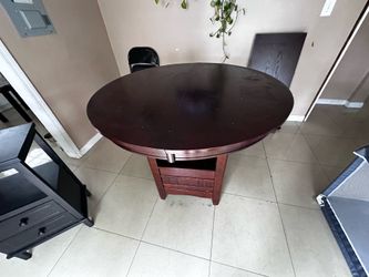 Free wooden dining room table