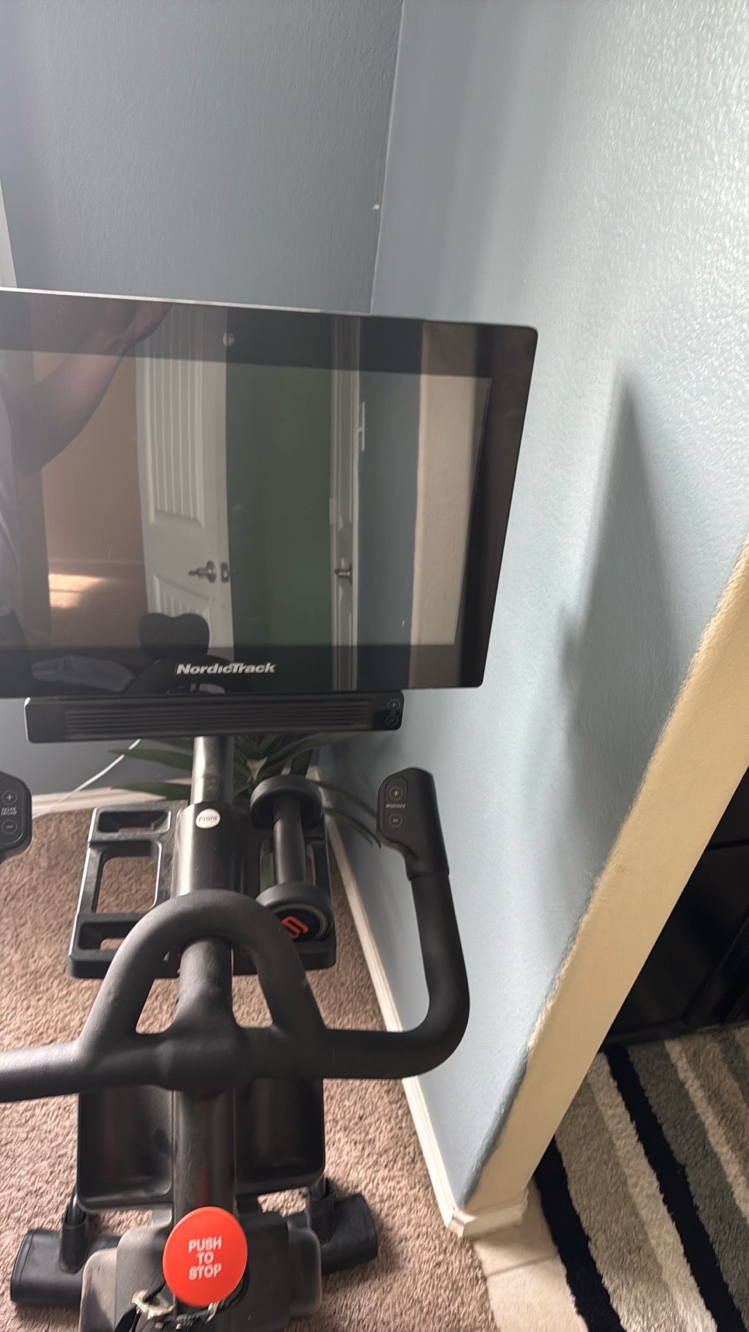 NordicTrack S22i Studio Cycle 22” screen