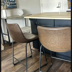 2 Kitchen Bar Stools 