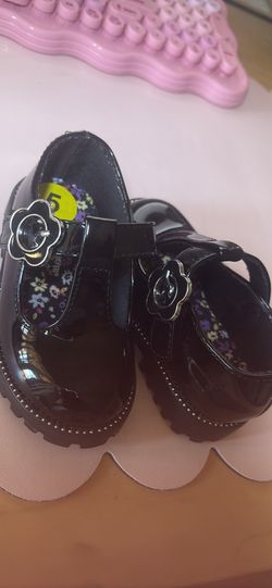 Girl shoes