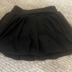 Women’s Shein Pleated Black Skort Size Medium