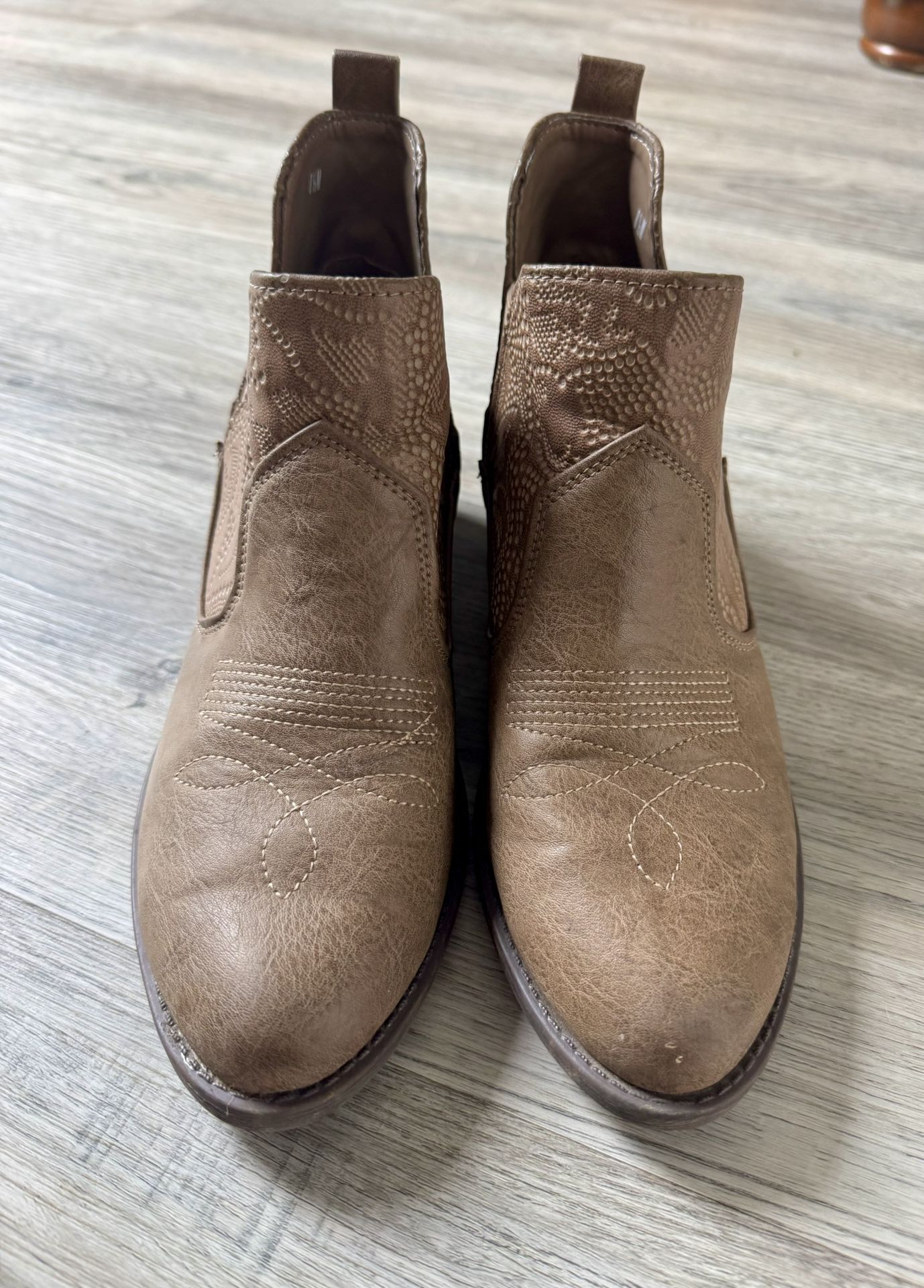Easy Street Women’s Size 8.5M Brown Ankle Boots