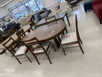 Table With 4 Chairs Brand New $399 Only 