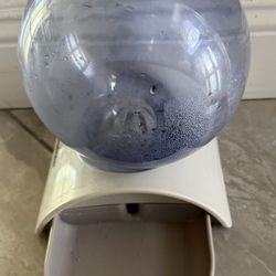 Brookstone Pet Water Fountain. Cat Or Dog 