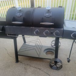 Oklahoma Joe's 3-Burner Canyon Propane Gas/Charcoal/smoker